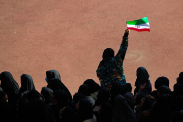 Les filles à Machhad organisent une fête à l’occasion de l’anniversaire de la Révolution islamique    