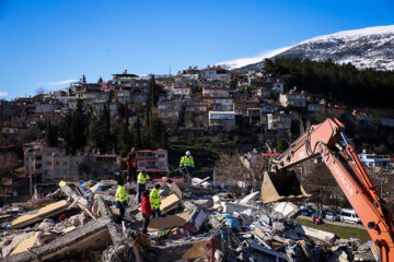 Las operaciones de búsqueda y rescate continúan en Turquía tras el terremoto
