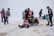 Los karayíes disfrutan de un día de nieve