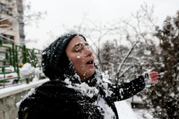 La nieve cubre de blanco Teherán
