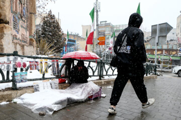 La nieve cubre de blanco Teherán