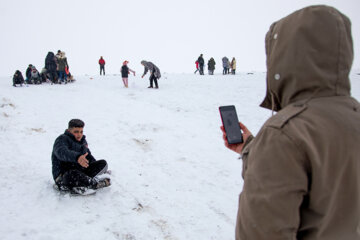 Los karayíes disfrutan de un día de nieve