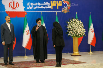 Cérémonies marquant le 44e anniversaire de la victoire de la Révolution islamique, en présence des ambassadeurs accrédités en Iran