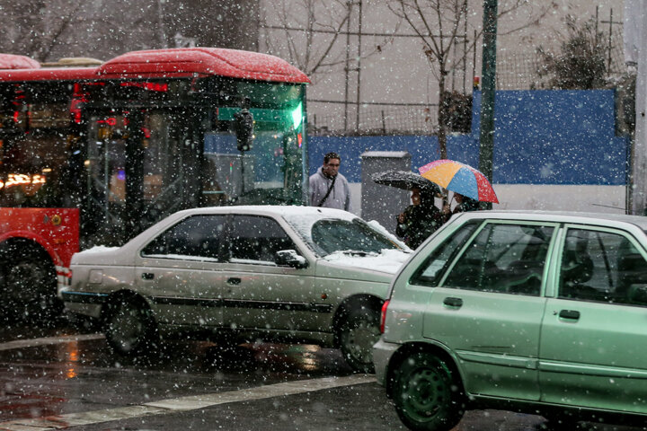 یک روز برفی در پایتخت/ پایتختنشینان برای سرما و یخبندان آماده باشند