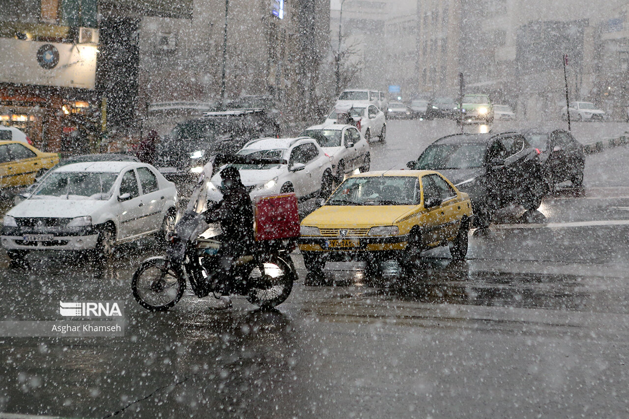تردد خودروها در مسیرهای استان تهران جریان دارد 