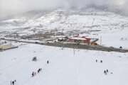 ایرانی شمالی شہر ساری کے بلند وبالا پہاڑی علاقوں میں برفباری کے حسین مناظر
