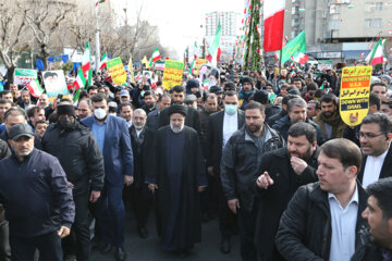 حضور آیت الله «سیدابراهیم رییسی» رییس جمهور در راهپیمایی چهل و چهارمین بهار پیروزی انقلاب اسلامی ایران 