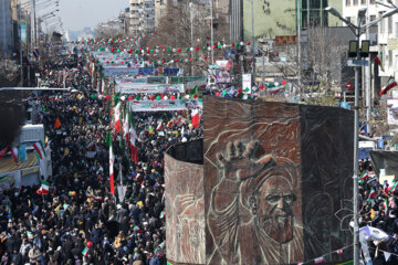 راهپیمایی ۲۲ بهمن در میدان انقلاب