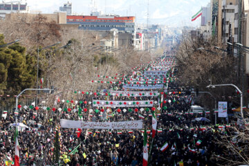 راهپیمایی ۲۲ بهمن در میدان انقلاب