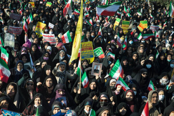 خبرگزاری فرانسه:ده‌ها هزار ایرانی در سالگرد پیروزی انقلاب اسلامی راهپیمایی کردند
