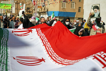 حضور بسیار پررنگ مردم در راهپیمایی ۲۲ بهمن نشانه شکست دشمنان است