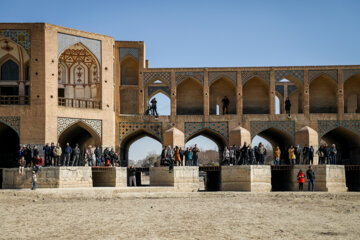 جاری شدن آب در زاینده رود