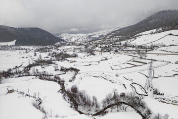 La neige couvre les hauteurs de Sari dans le nord de l’Iran
