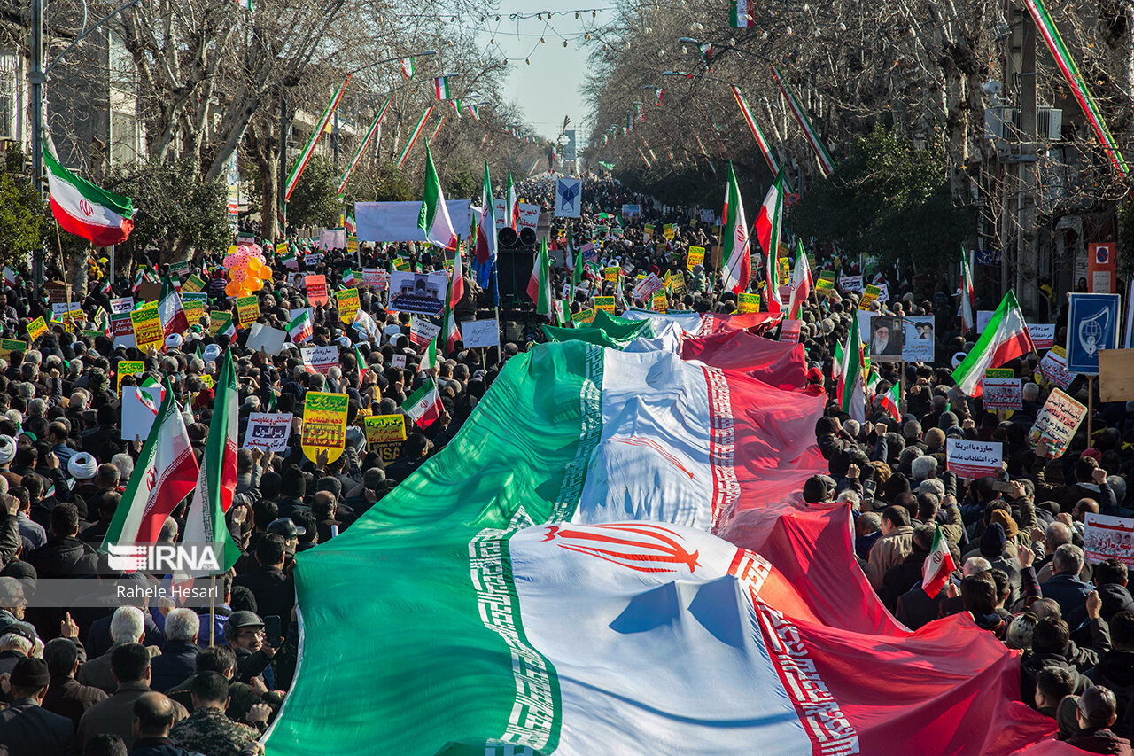 راهپیمایی ۲۲ بهمن حامل پیام انسجام مردم به دشمنان داخلی و خارجی است