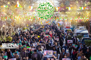 نمایش همدلی مردان و زنان با فریادهای الله اکبر در میدان پاسداران قشم