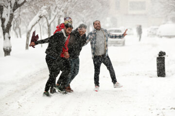 Iran : de fortes chutes de neige à Hamadan à l’ouest dimanche (12 février 2023)