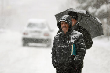 Iran : de fortes chutes de neige à Hamadan à l’ouest dimanche (12 février 2023)