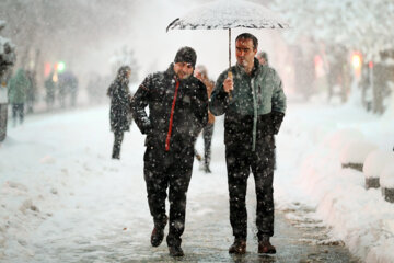 Iran : de fortes chutes de neige à Hamadan à l’ouest dimanche (12 février 2023)