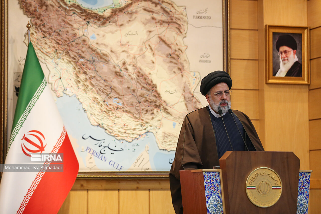 رییس جمهور: اجرایی شدن سند راهبردی/ ۲۰ تفاهمنامه در سفر به چین به امضا میرسد رییس جمهور: اجرایی شدن سند راهبردی/ ۲۰ تفاهمنامه در سفر به چین به امضا میرسد