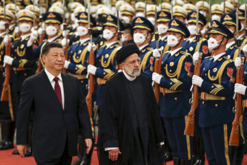 Le président Raïssi a reçu un accueil officiel de son homologue chinois Xi Jinping après son arrivée en Chine
