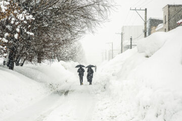 برف و باران، مسیر ارتباطی ۶۲۵ روستای لرستان را بست