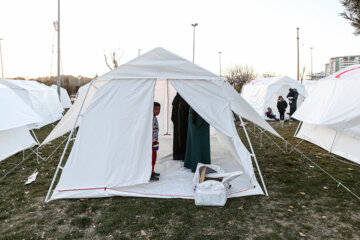 Los afectados por el terremoto de Turquía se alojan en los campamentos provisionales establecidos por la IRCS