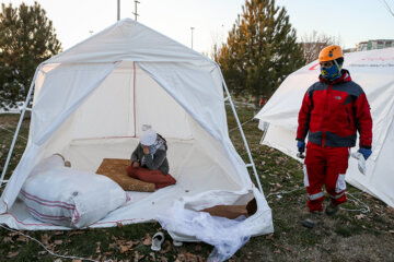Séisme en Turquie : hébergement temporaire préparé par le Croissant-Rouge iranien pour les sinistrés 