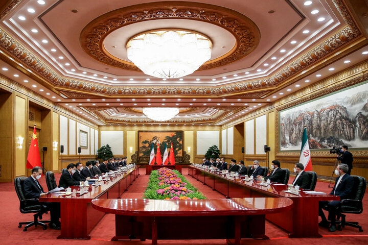 همبستگی و حمایت؛ فصل مشترک نگاه رسانههای فرانسه به سفر آیتالله رئیسی