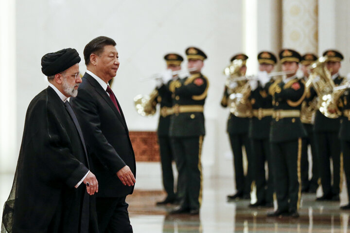 همبستگی و حمایت؛ فصل مشترک نگاه رسانههای فرانسه به سفر آیتالله رئیسی