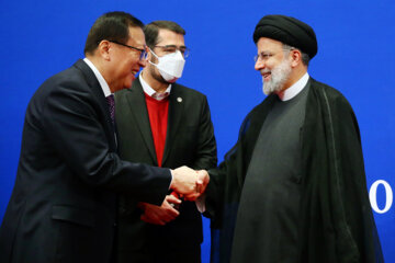 La ceremonia de entrega de título académico honorario de la Universidad de Pequín al presidente iraní 
