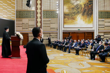 La ceremonia de entrega de título académico honorario de la Universidad de Pequín al presidente iraní 
