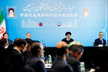 La reunión del presidente iraní con un grupo de académicos y élites de China

