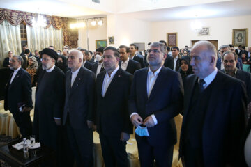 El presidente Raisi se reúne con los iraníes que residen en China
