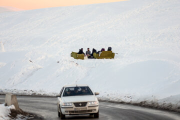 La nieve despierta la alegría del pueblo en Teherán
