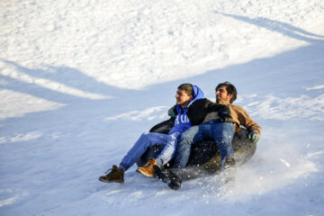 Plaisir de la neige en famille, près de Téhéran 