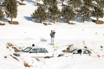 Plaisir de la neige en famille, près de Téhéran 