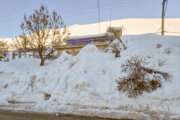 بارش برف جاده ۶۰ روستا در بروجرد را مسدود کرد