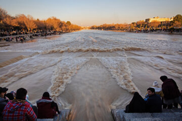 El río Zayanderud en Isfahán
