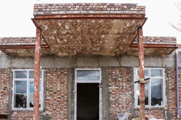 Reconstrucción de los edificios damnificados por el terremoto en Joy 