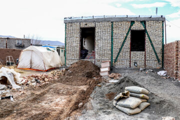 Reconstrucción de los edificios damnificados por el terremoto en Joy 