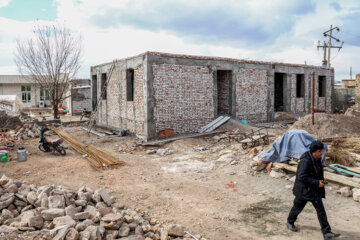 Reconstrucción de los edificios damnificados por el terremoto en Joy 