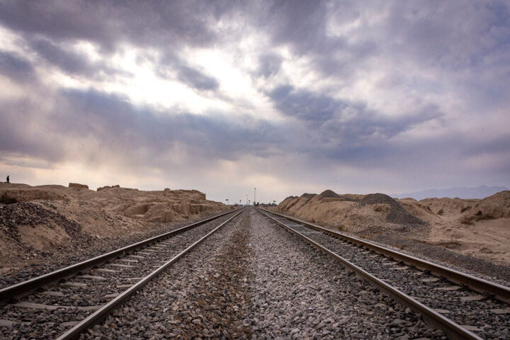 آیا ریل آهن از «تپه‌حصار تاریخی دامغان» پا پس می‌کشد؟