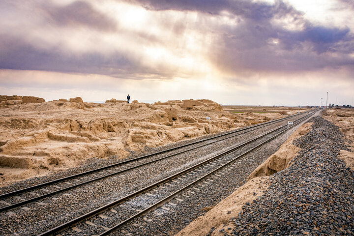 جابه‌جایی ریل راه آهن از دل تپه‌حصار دامغان، اولین گام برای ثبت جهانی
