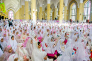 La Ceremonia de la Adoración de un grupo de alumnas en Karay
