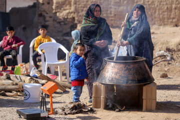 مراسم سنتی سمنو پزان شهر درق