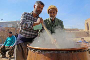 مراسم سنتی سمنو پزان شهر درق