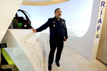 Iran : l'armée de l'air dévoile le premier simulateur de vol F-14