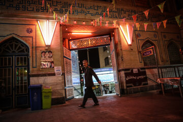 Teherán se ilumina por el aniversario del natalicio del Imam Mahdi
