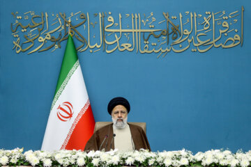 En image la rencontre des participants à une réunion internationale de coopération scientifique et économique entre l'Iran et les pays d'Afrique de l'Ouest, lundi soir (6 mars 2023) avec le Président de la République islamique d’Iran, Seyyed Ebrahim Raissi. (Photo : Marzieh Moussavi)