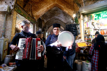 El Bazar de Tabriz en víspera del aniversario del natalicio del Imam Mahdi